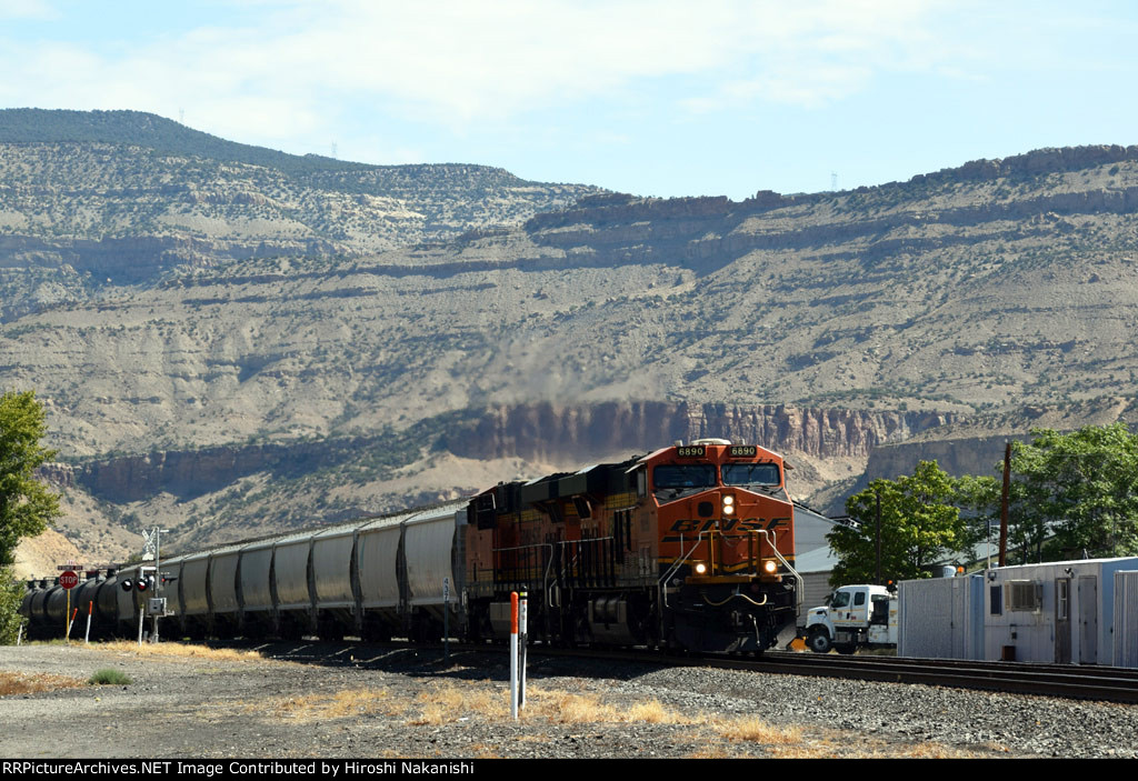 BNSF 6890